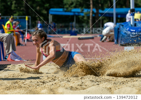 Landing female athlete long jump 139472012