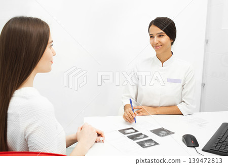 venous blood sampling for analysis. The nurse view the patient veins with the help of a special Vein scanner 139472813