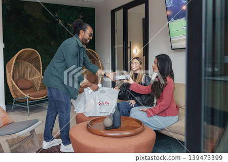 Friends Dine Joyfully. Joyful Gatherings Occur Over Shared Delicious Food. Getting Together With Friends To Enjoy Delicious Food In Comfortable Setting Fosters Happiness And Connection 139473399