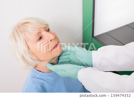 An elderly woman have a thyroid check. Diagnosis of diseases of the endocrine system, hyperthyroidism and hypothyroidism 139474352