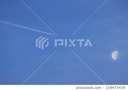 A plane heading to the moon?! 139475459