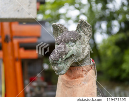 Inari shrine's fox Inari shrine's fox 139475895