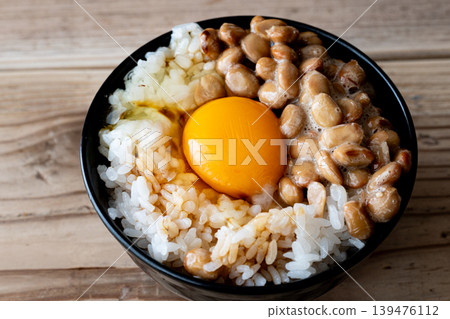 Delicious-looking rice with egg 139476112