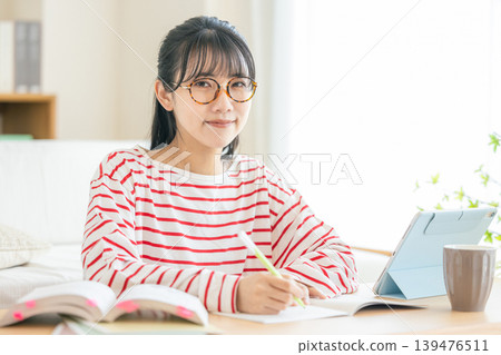 一個學歷的女人 139476511