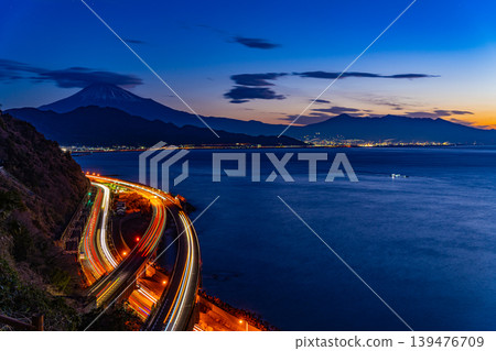 (Shizuoka Prefecture) Mount Fuji as seen from Satta Pass at dawn (Shizuoka Prefecture) Mount Fuji as seen from Satta Pass at dawn 139476709