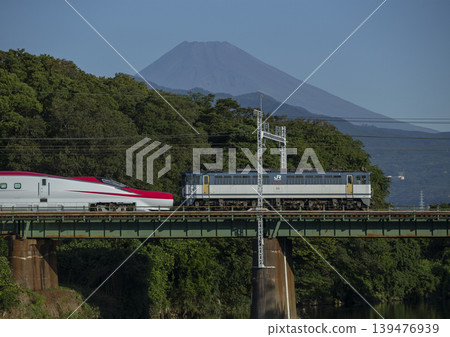 由機車牽引的新幹線超小町號 139476939