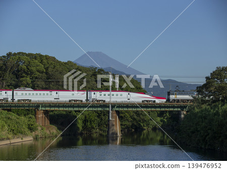 由機車牽引的新幹線超小町號 139476952