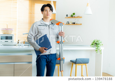 穿著工作服檢查的商人 139478188