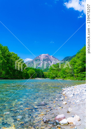 【壯麗景色】上高地初夏:梓川和燒山的蔥鬱綠意【長野縣】 【壯麗景色】上高地初夏:梓川和燒山的蔥鬱綠意【長野縣】 139478207