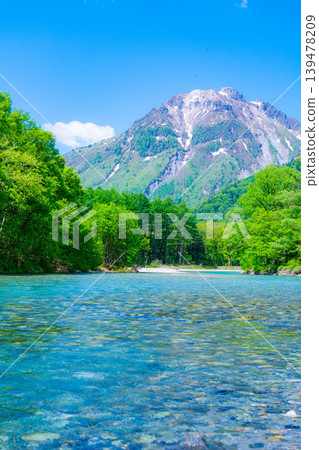 【壯麗景色】上高地初夏:梓川和燒山的蔥鬱綠意【長野縣】 【壯麗景色】上高地初夏:梓川和燒山的蔥鬱綠意【長野縣】 139478209