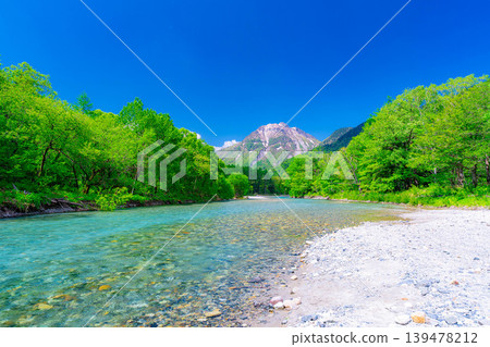 【壯麗景色】上高地初夏:梓川和燒山的蔥鬱綠意【長野縣】 【壯麗景色】上高地初夏:梓川和燒山的蔥鬱綠意【長野縣】 139478212
