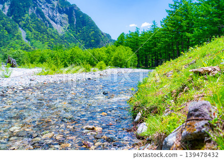 [Spectacular Scenery] Early Summer in Kamikochi: The lush greenery of the Hotaka mountain range and the Azusa River [Nagano Prefecture] 139478432