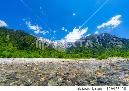 [Spectacular Scenery] Early Summer in Kamikochi: The lush greenery of the Hotaka mountain range and the Azusa River [Nagano Prefecture] 139478438