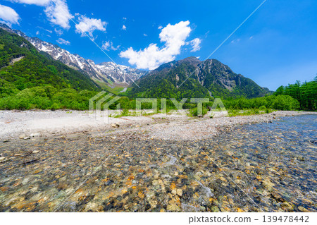 [Spectacular Scenery] Early Summer in Kamikochi: The lush greenery of the Hotaka mountain range and the Azusa River [Nagano Prefecture] 139478442