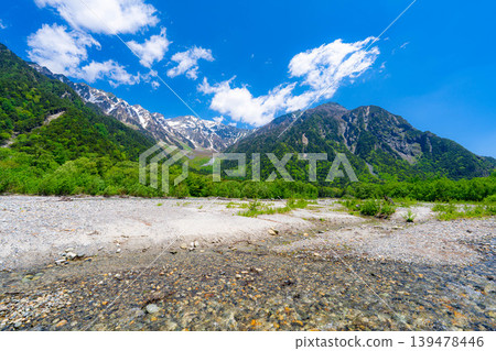 [Spectacular Scenery] Early Summer in Kamikochi: The lush greenery of the Hotaka mountain range and the Azusa River [Nagano Prefecture] 139478446