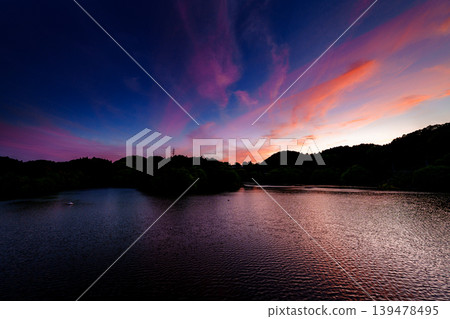 Nara Nunome Dam has regained its beautiful scenery; sunset clouds floating in the blue hour sky and their beautiful reflection on the lake surface ⑥ Nara Nunome Dam has regained its beautiful scenery; sunset clouds floating in the blue hour sky and their beautiful reflection on the lake surface ⑥ 139478495