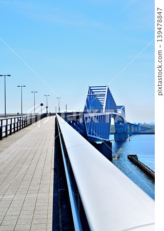 View from the Tokyo Gate Bridge pedestrian walkway 139478847