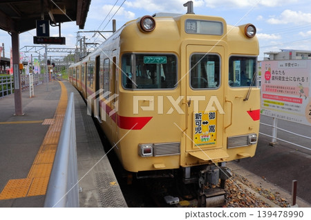 名鐵廣見線6000系列車,採用復古塗裝(新塚站) 名鐵廣見線6000系列車,採用復古塗裝(新塚站) 139478990