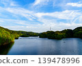 The mountain slopes along the lakeshore disappear, and the Nara Nunome Dam is almost at full capacity, with the vast lake surface reflecting the beautiful blue sky. (⑤) 139478996