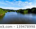 The mountain slopes along the lakeshore have disappeared, and the Nara Nunome Dam is almost at full capacity, with the expansive lake surface reflecting the beautiful blue sky (1). 139478998