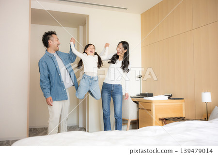 Staying at a hotel, family trips, the joy of holding hands in the room, laughing and jumping with excitement. Staying at a hotel, family trips, the joy of holding hands in the room, laughing and jumping with excitement. 139479014