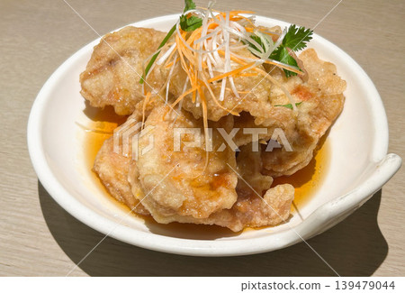 Guobaorou (stewed pork in a pot) with sweet and sour sauce 139479044