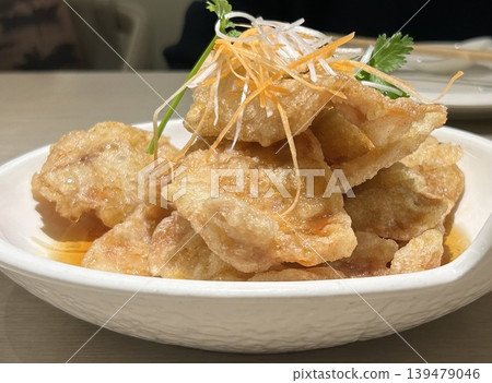 Guobaorou (stewed pork in a pot) with sweet and sour sauce 139479046