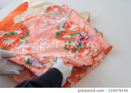 鑑定和服的人 139479140