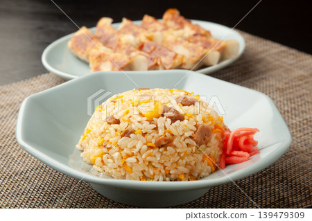 炒飯和煎餃 139479309