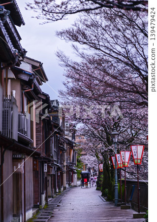 Beautiful cherry blossoms at Kazuemachi Chaya District Beautiful cherry blossoms at Kazuemachi Chaya District 139479424