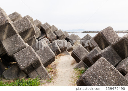 Angular tetrapods at Uozumi Fishing Port in Akashi City (Hyogo Prefecture) Angular tetrapods at Uozumi Fishing Port in Akashi City (Hyogo Prefecture) 139479490