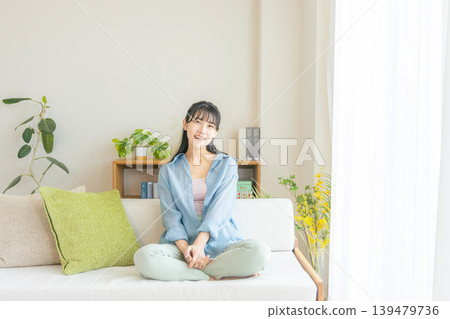 在家放鬆一個的少婦 139479736