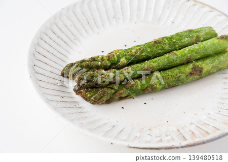 Deep-fried asparagus 139480518