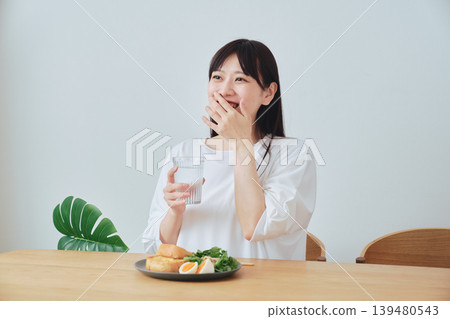 Young women chatting while eating breakfast Young women chatting while eating breakfast 139480543
