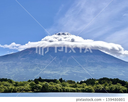 Mount Fuji and clouds 139480801