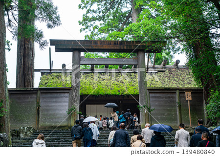 【三重縣】伊勢神宮內殿的主神社,散發著神聖的氛圍。 【三重縣】伊勢神宮內殿的主神社,散發著神聖的氛圍。 139480840