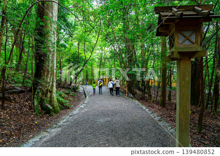 【三重縣】伊勢神宮內殿，周圍自然風光優美。 139480852
