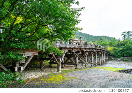 【三重縣】宇治橋，位於伊勢神宮內殿，周圍自然風光優美。 139480877