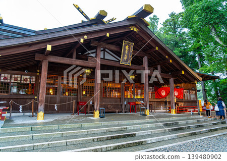 【三重縣】伊勢的猿田彥神社,擁有令人印象深刻、莊嚴的主殿。 【三重縣】伊勢的猿田彥神社,擁有令人印象深刻、莊嚴的主殿。 139480902