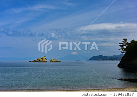 Mount Fuji from the Unsei coast Mount Fuji from the Unsei coast 139481937