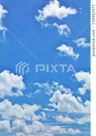 夏天藍天和雲彩 139482475