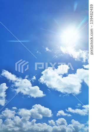 夏天藍天、雲彩和太陽 夏天藍天、雲彩和太陽 139482489