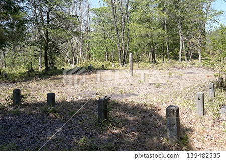 滋賀縣、甲賀市、信樂宮、經塔遺址(大里野地區)(春季) 滋賀縣、甲賀市、信樂宮、經塔遺址(大里野地區)(春季) 139482535
