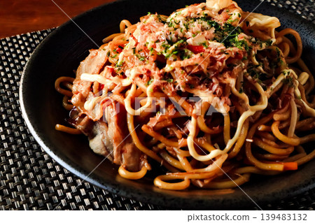 Yakisoba served on a black plate 139483132