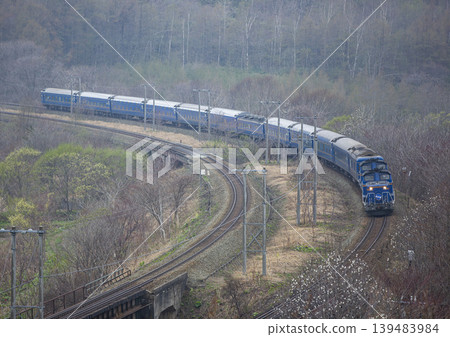 Hokutosei running on the Sassho Line 139483984