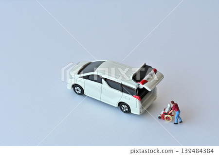 Welfare vehicles and wheelchairs: Caregiving image Welfare vehicles and wheelchairs: Caregiving image 139484384