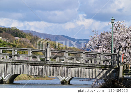 Beautiful cherry blossoms at Kazuemachi Chaya District Beautiful cherry blossoms at Kazuemachi Chaya District 139484933