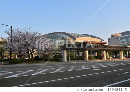 Kanazawa Station with blue sky and cherry blossoms in full bloom Kanazawa Station with blue sky and cherry blossoms in full bloom 139485145