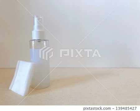 爽膚水和化妝棉 爽膚水和化妝棉 139485427