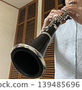 A person who plays the clarinet 139485696